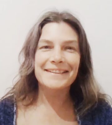 Naomy Raven, Sound Therapist and Holistic Voice Therapist in Kent, smiling